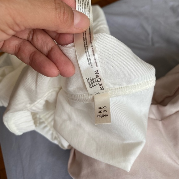 Free People Movement oversized white top with a V-neck Size XS - Picture 9 of 9